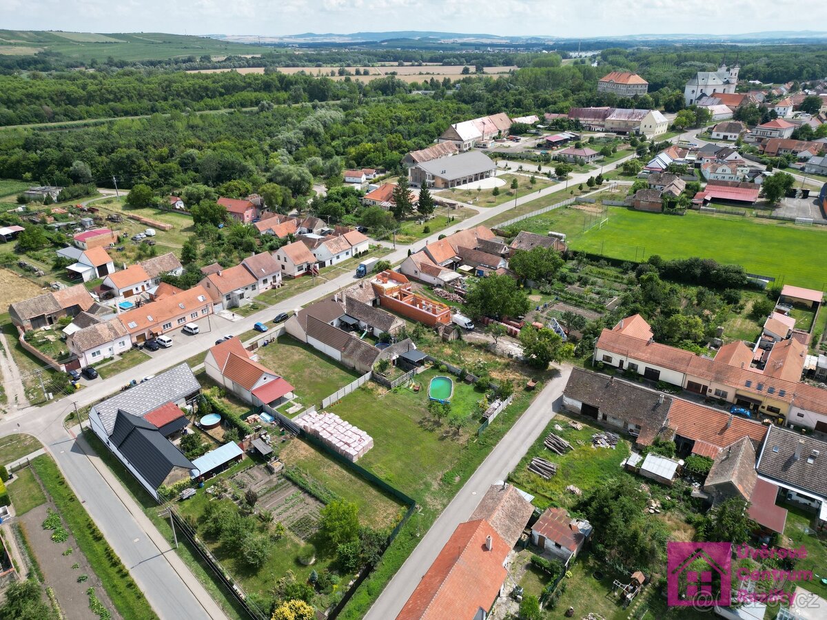 Prodej pozemku pro bydlení, 600 m² - Drnholec, ev.č. 00121 - 12