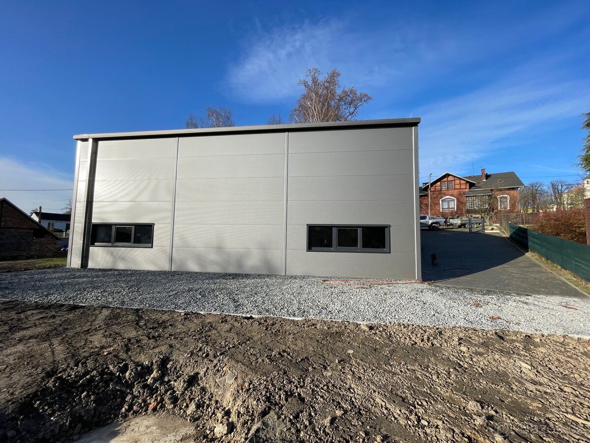 Hala včetně administrativy. - 12