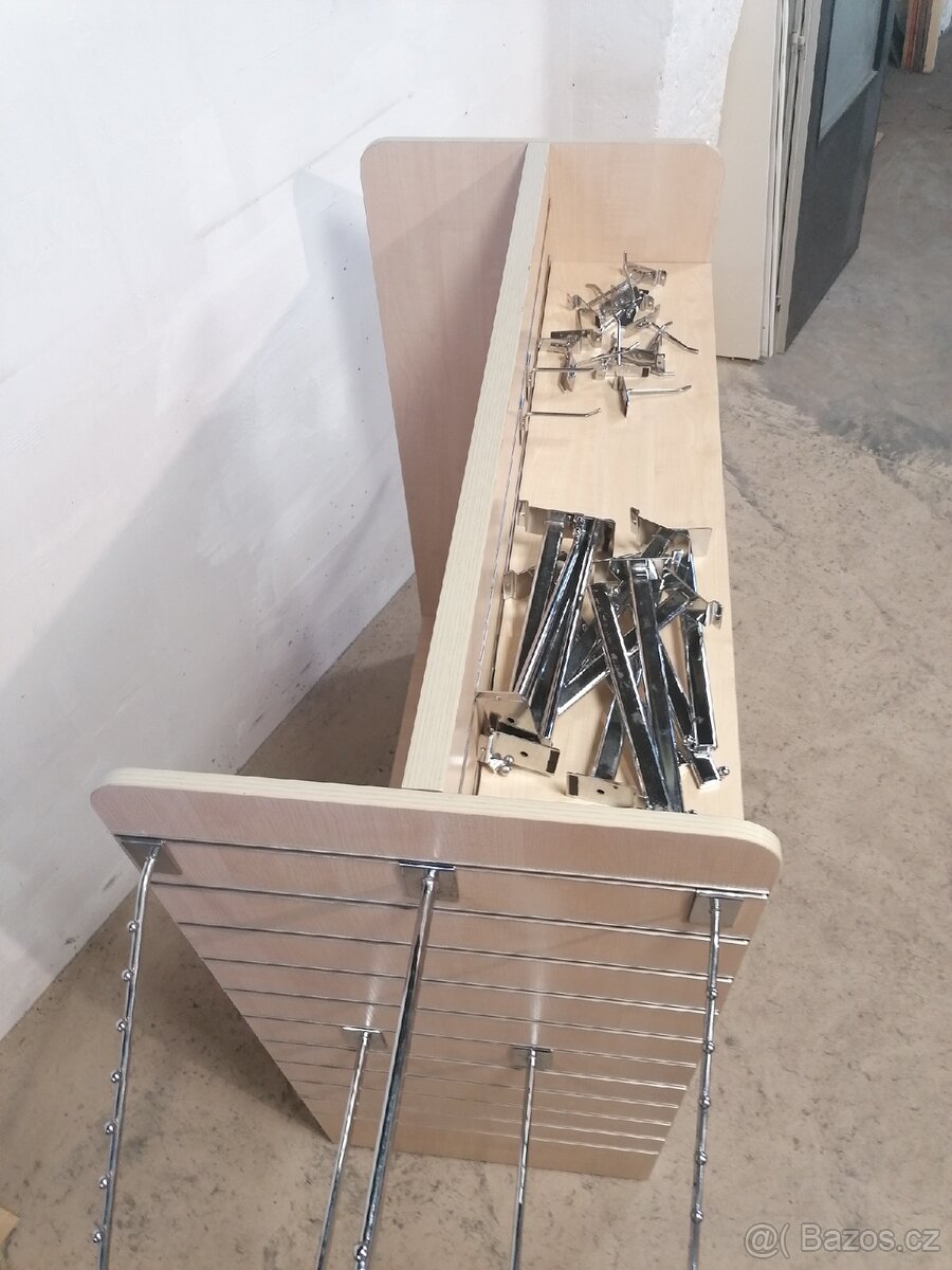 Prodejní 4 straný regál na kolečkách - 12