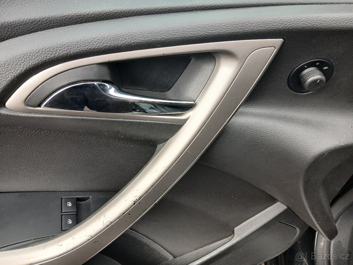 Opel Astra Com 1.6i Jen 98.000 Km serviska - 12