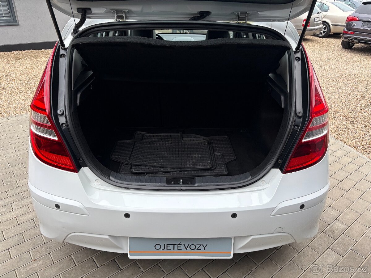 Hyundai i30 1.4i 80KW Blue Drive, Senzory, Výhřev, Tempomat - 12