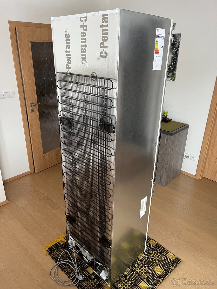 Vestavná lednice Bosch Serie 4 KIN96VFD0 / NoFrost / nová - 12