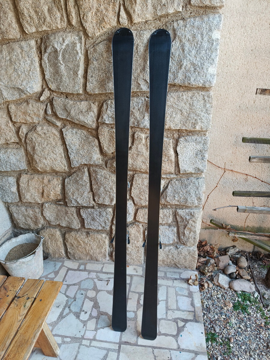 Prodám velmi zachovalou lyžařskou soupravu použitou tak 4x - 12