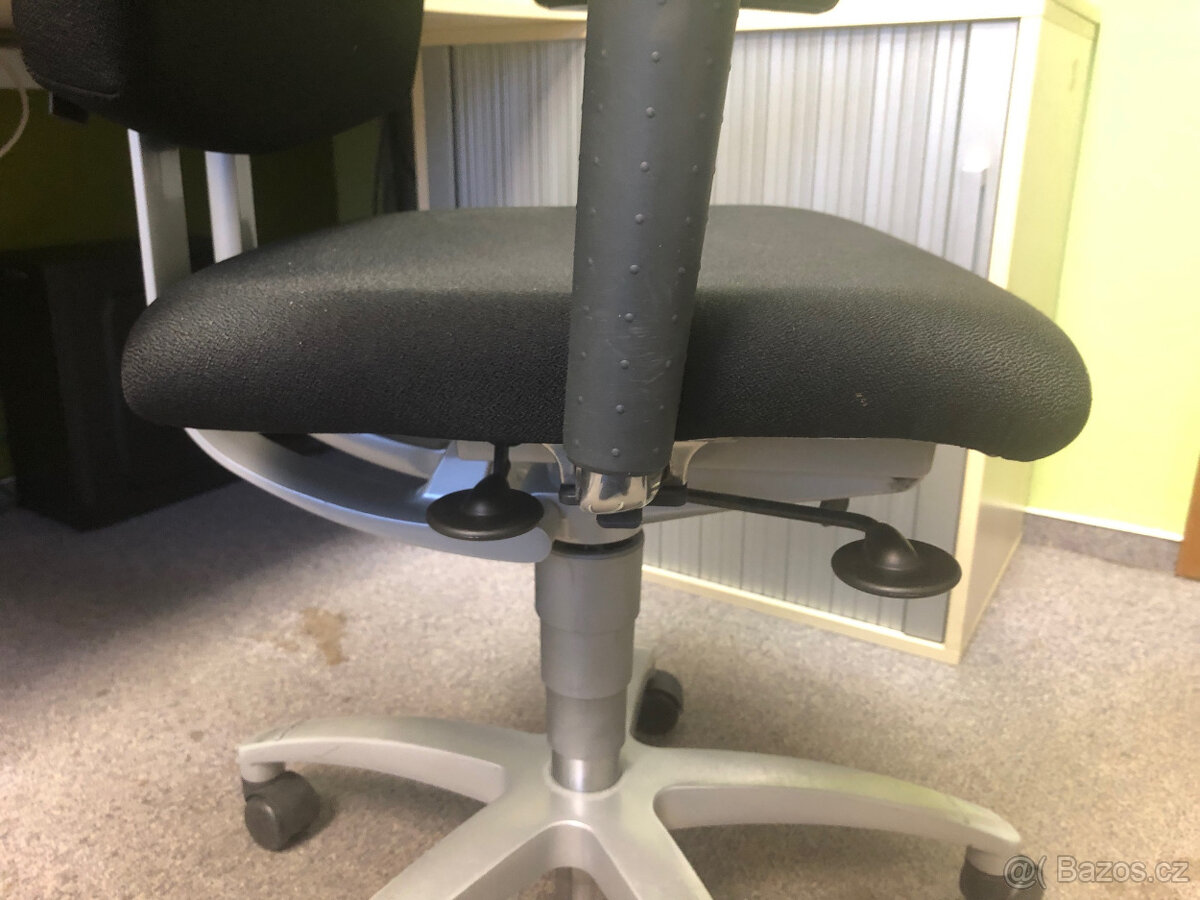 3x kancelářské pracoviště - 12