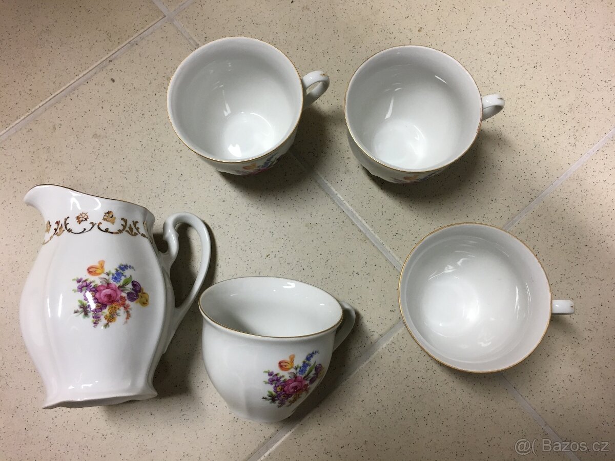 Spousta různých starožitností - 12