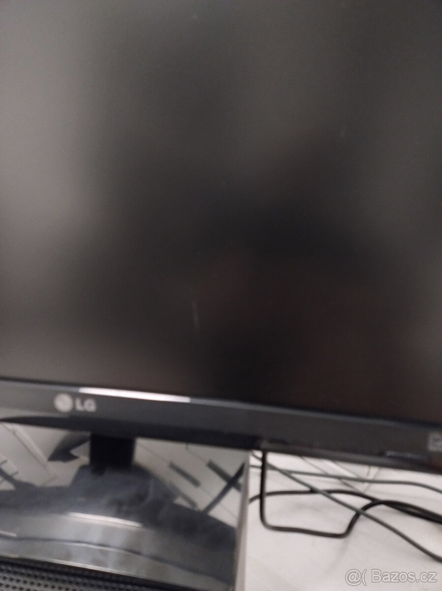 PC mini set Ryzen 3 2200G + ZDARMA Monitor LG - 12