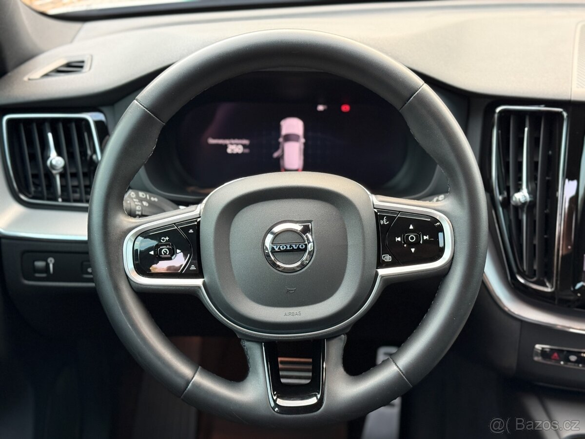 Volvo XC60 R Design AWD Plna vybava, 1.majiteľ, PPF - 12