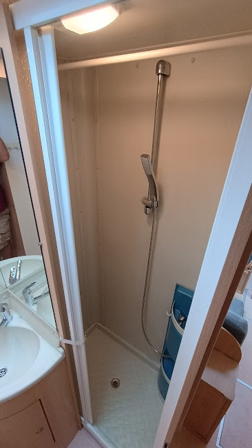 Fiat Ducato 2.8 JTD / EURA Mobil, 6 míst, zimní paket, solár - 12