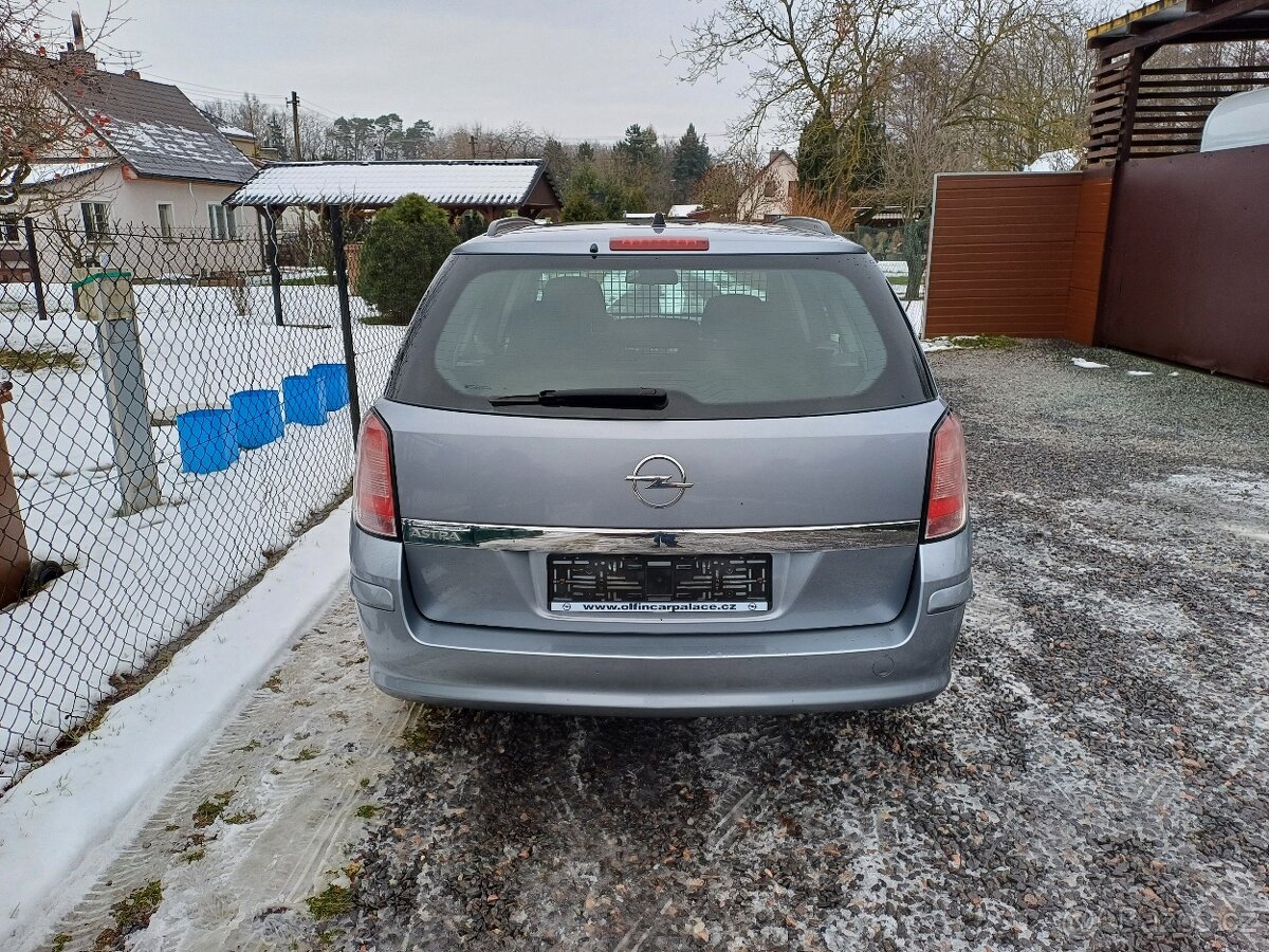 Benzínová Opel Astra 1.8 ..16V Tempomat - 12
