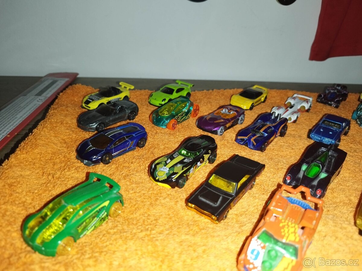 Hot wheels autíčka 36 ks - 12