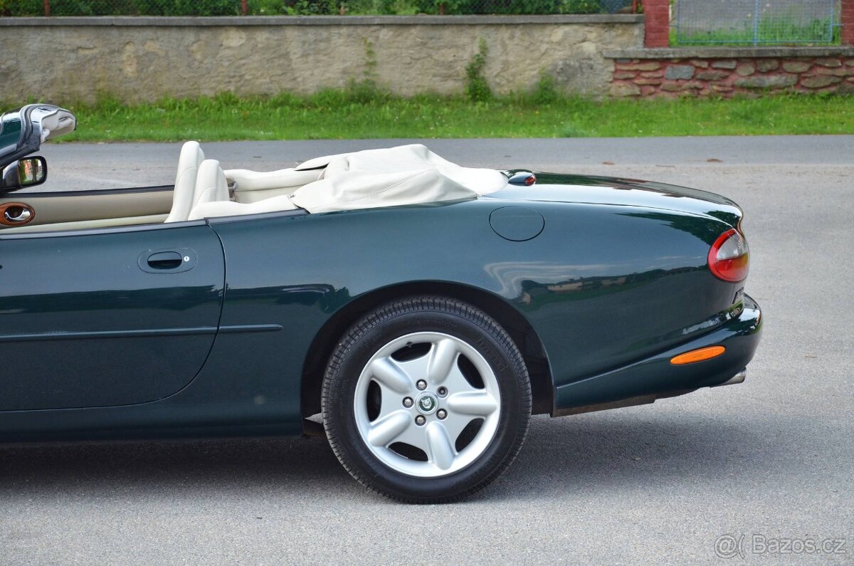 Jaguar XK8 1997 - 12