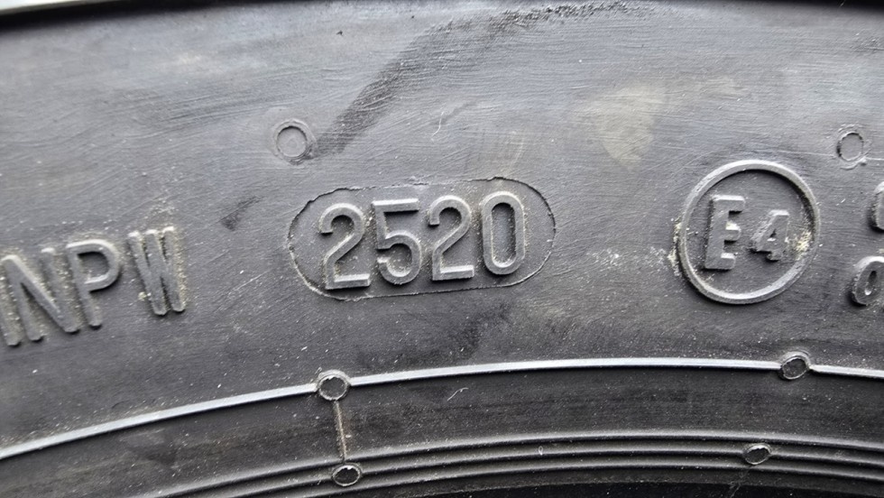 Letní pneu 225/75/16c Continental - 12