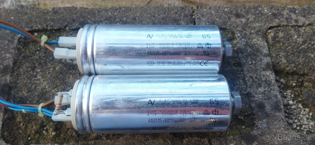 Kompenzační kondenzátory, výkonový rezistor - 12