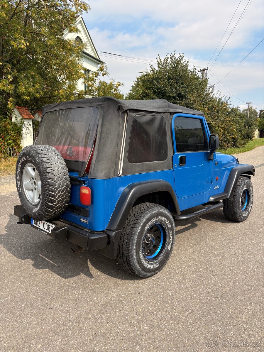 Jeep Wrangler 4.0 L6 automat - 12