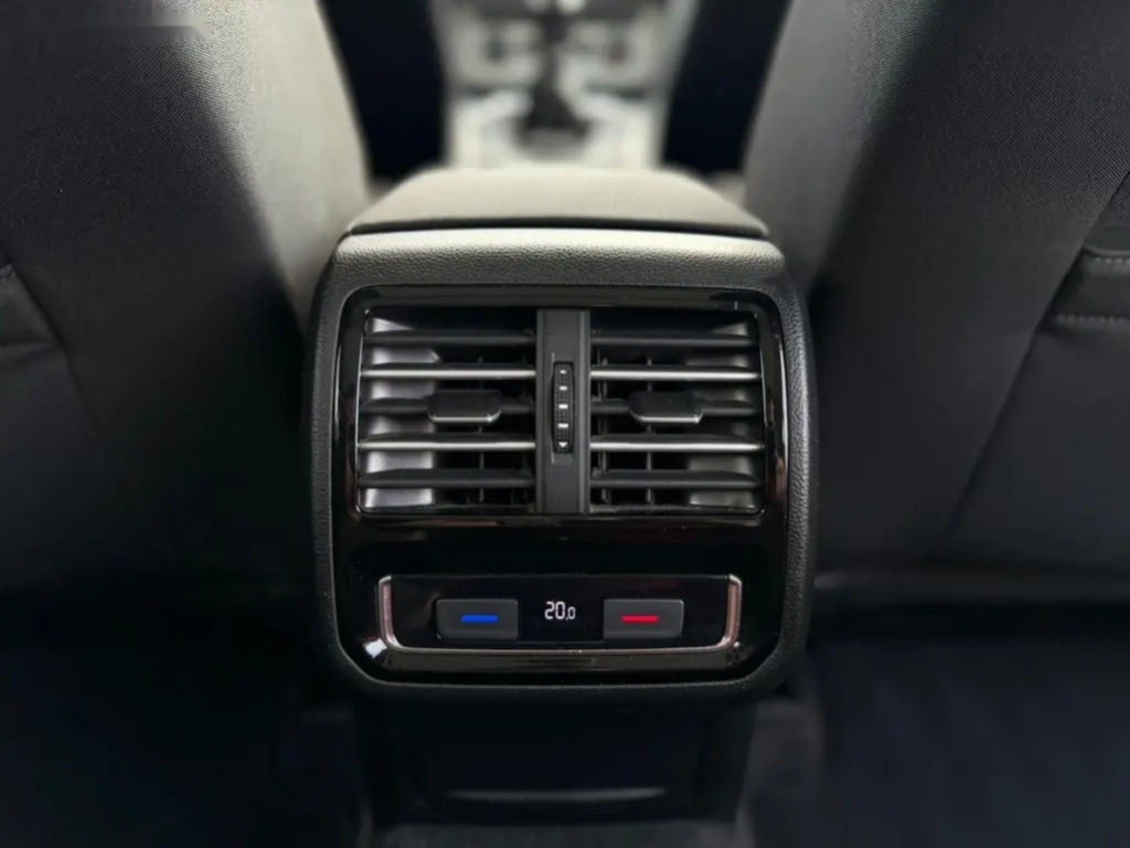 Volkswagen Passat - 12