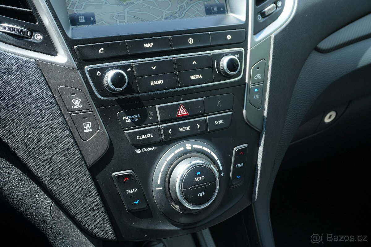 Hyundai Santa Fe 2.2 CRDI 147 kW, Tažné, Kamera, Keyless - 12