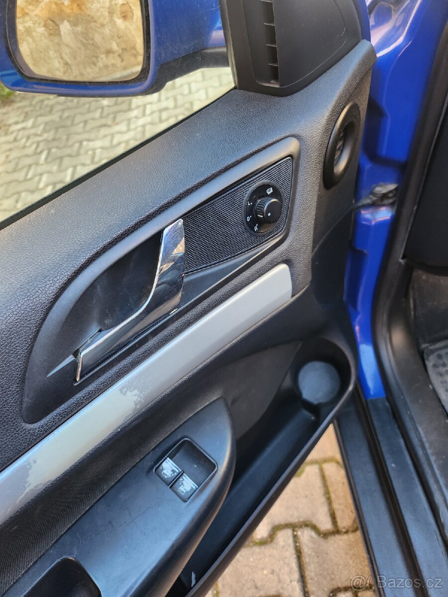 Škoda Octavia kombi 1,6Mpi 75KW platné STK - 12