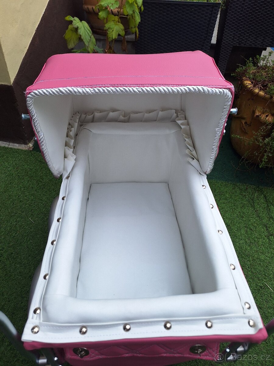 RETRO KOČÁREK PRO PANENKY - 12