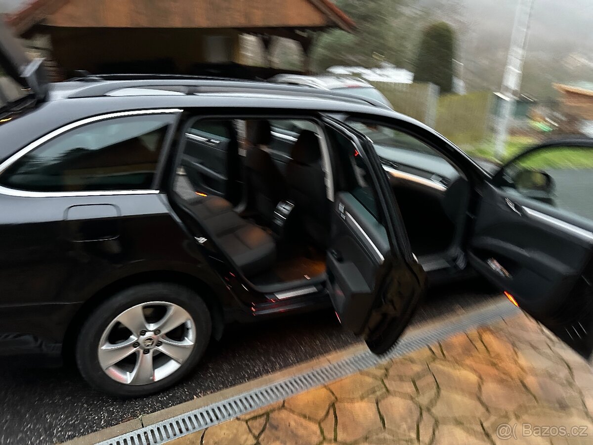 Škoda Superb 2.0tdi Dsg xenon navi alu PDC model 2015 - 12