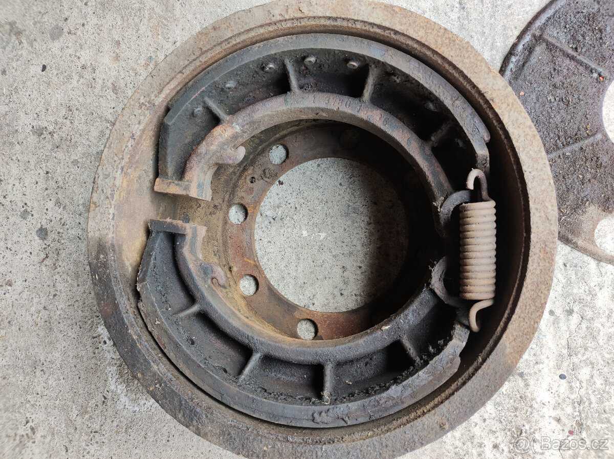 prodám náhradní díly na vlek 7t - 12