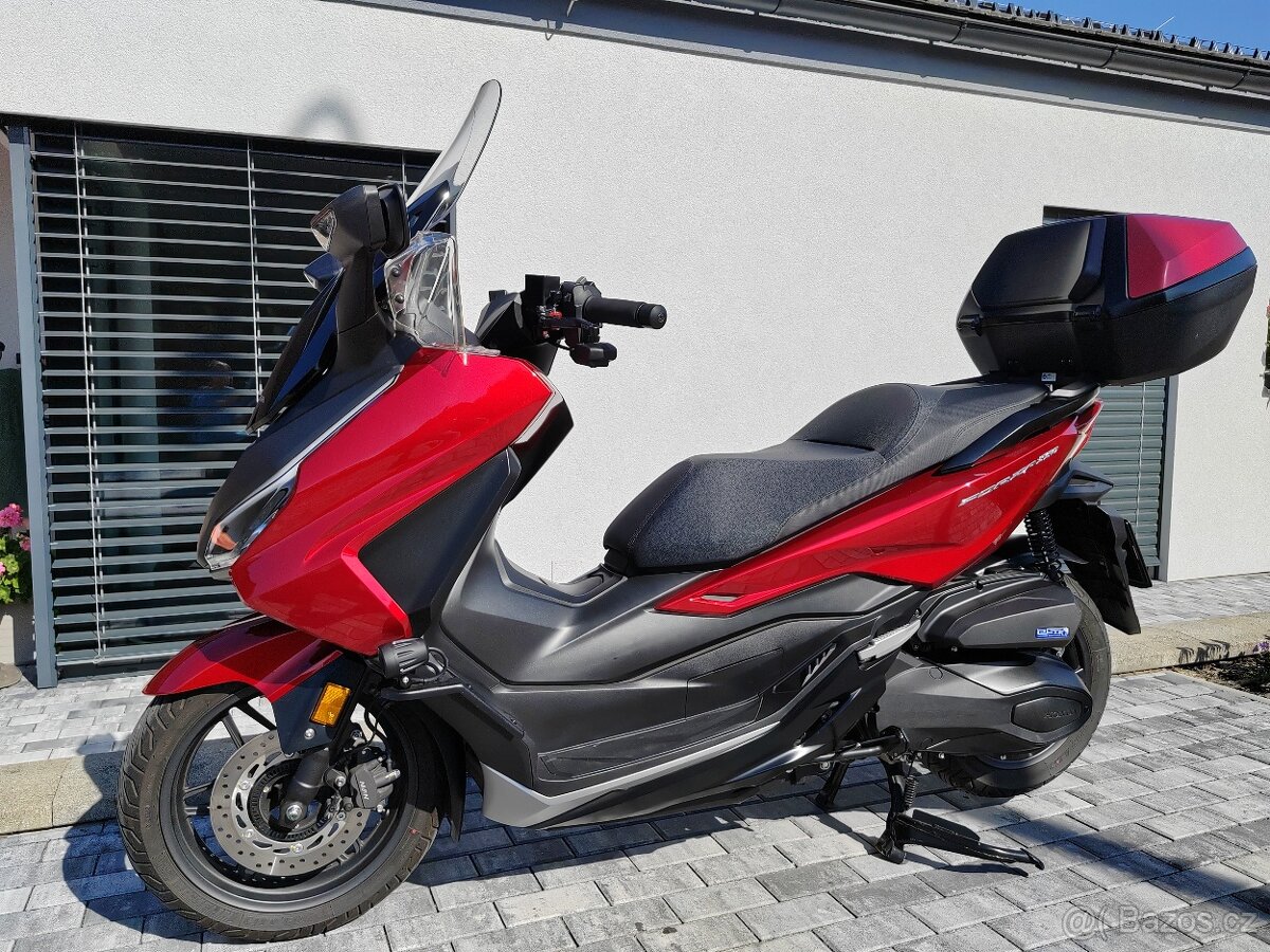 Honda Forza 350 ČR - 12