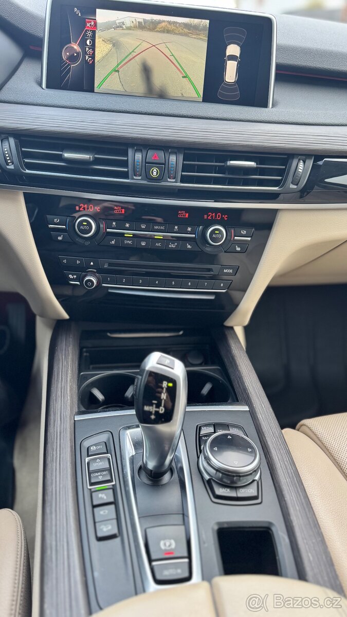 đ BMW X5 40d xDrive â 2014 â â LuxusnĂ vĂ˝bava - 12