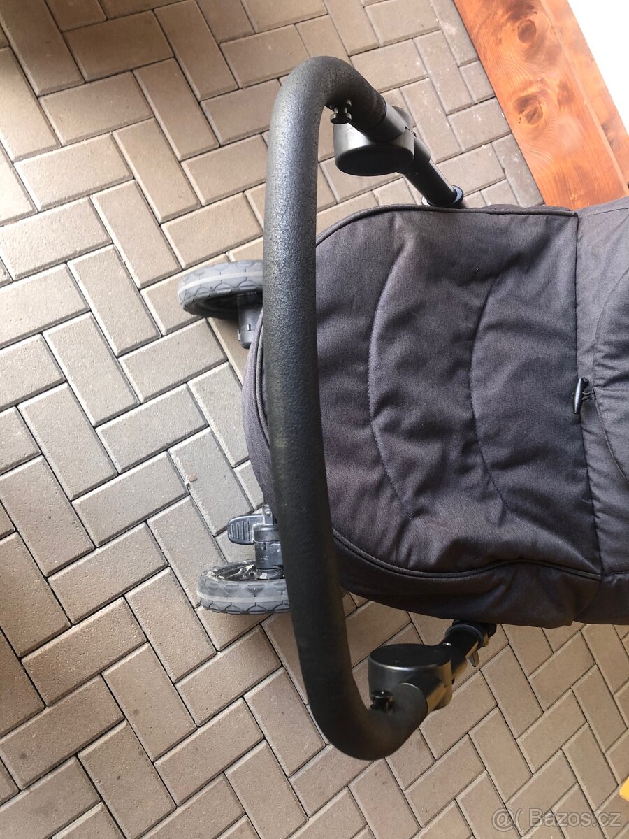 Kočárek + autosedačka - 12