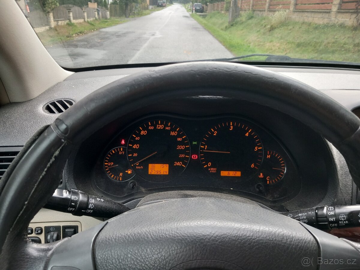 Toyota Avensis - 12