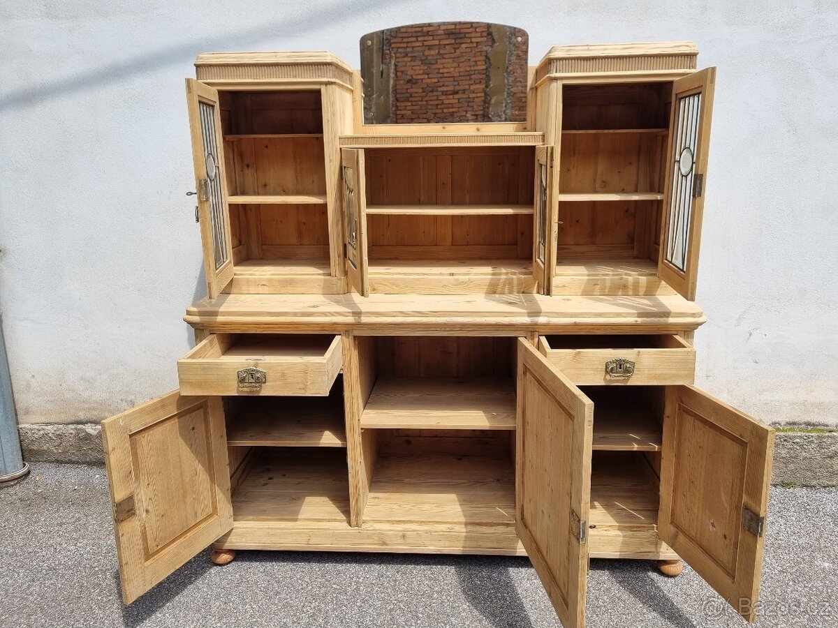 VELICE KRÁSNÁ VELKÁ SMRKOVÁ KREDENC PO RENOVACI - 12