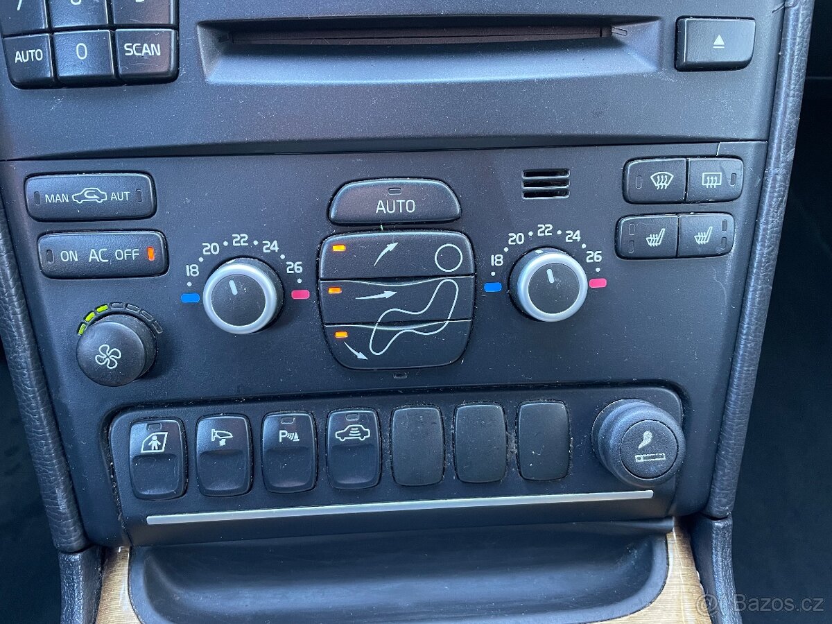 Volvo XC90 2.4 D5 136kW 7Míst Momentum - 12