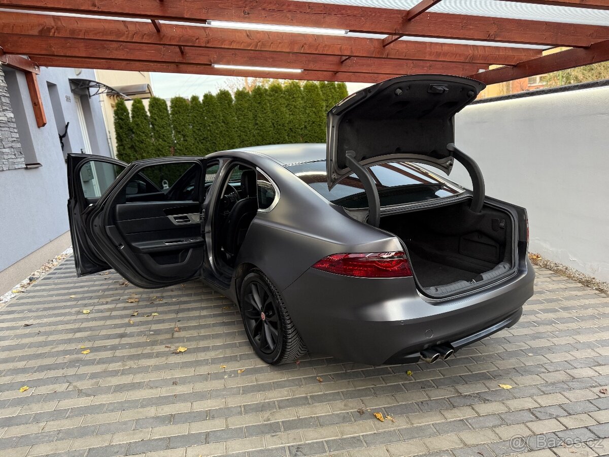 Jaguar XF 2.0d výborný stav - 12