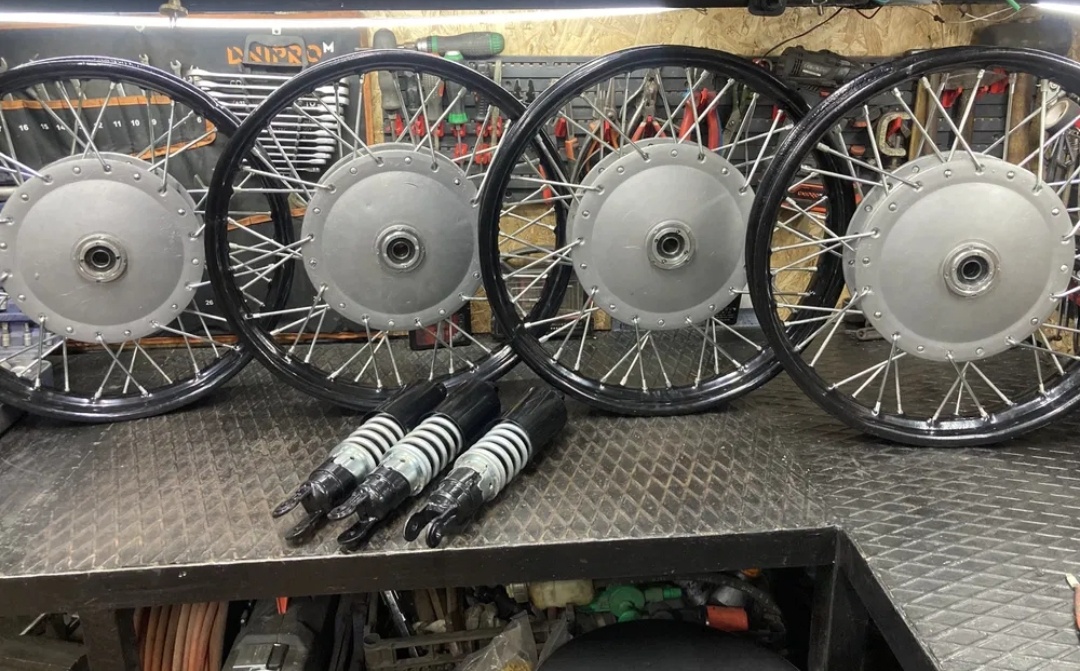 Nové a použité kola pneu i-40 3.75-19 dráty ráfek špice - 12