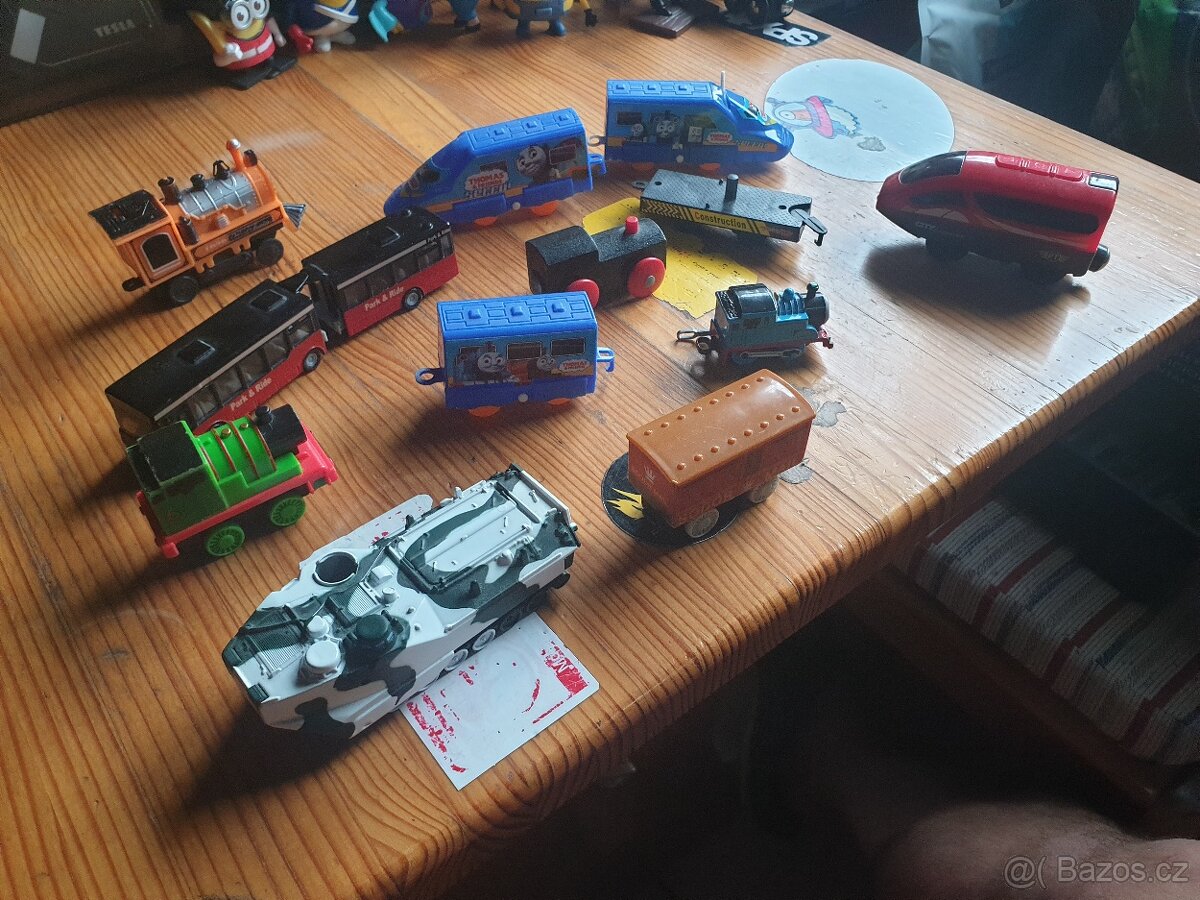 Vláčky, vojáčci, figurky... - 12