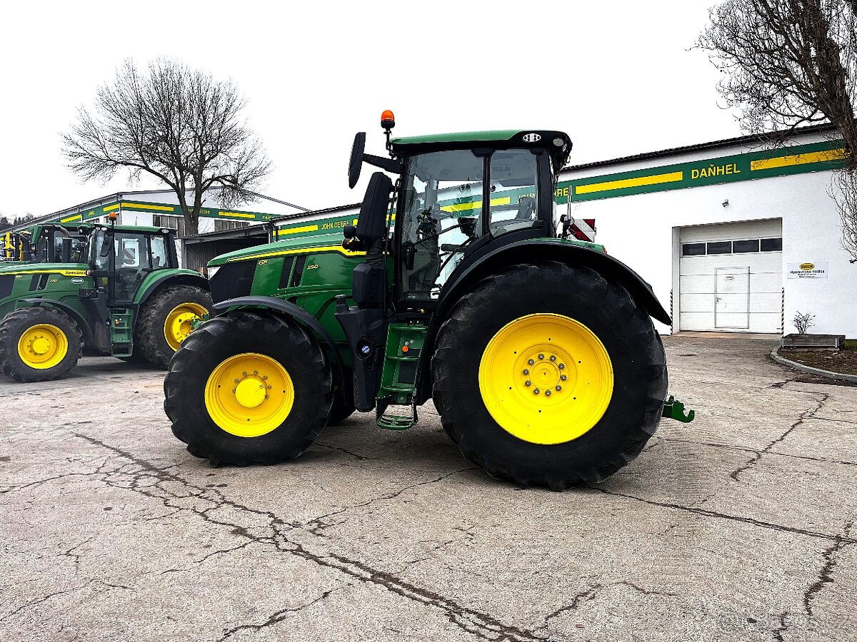 traktor John Deere 6R 250 - 12