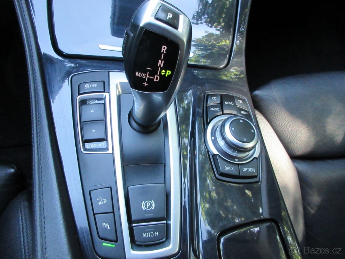 BMW 535d xDrive, Panorama, Navi, Kůže - 12
