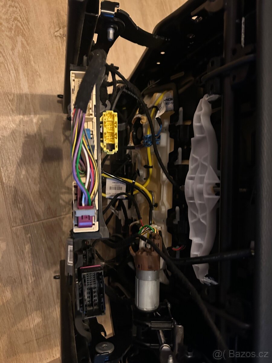 Sedačka Mercedes Benz C63 AMG - 12