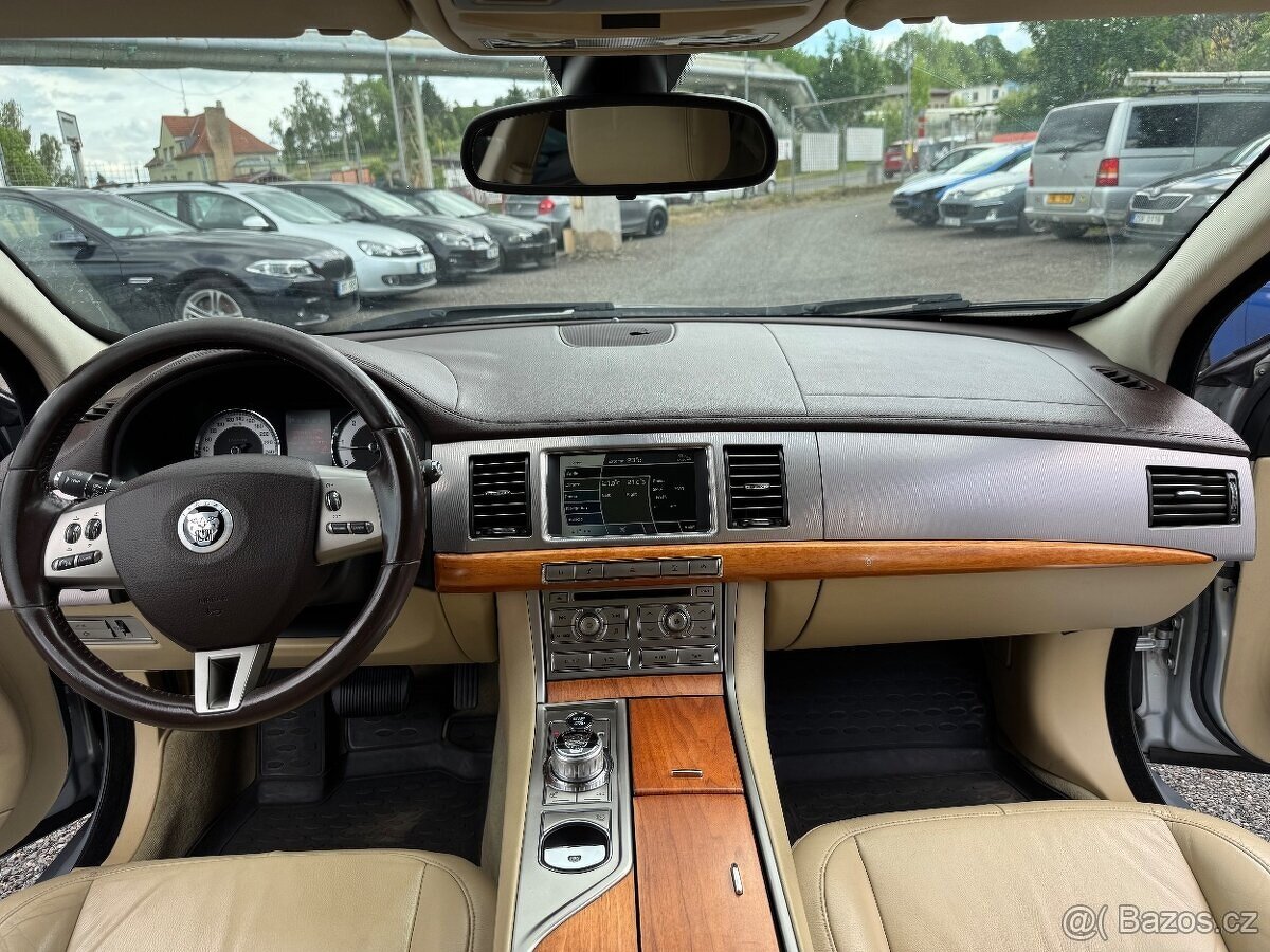 Jaguar XF 250 - 12