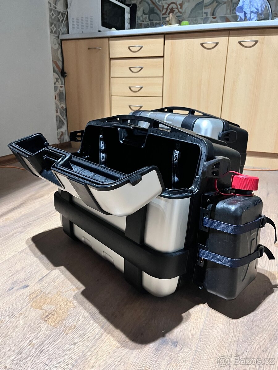 2x boční kufr GIVI TREKKER 46 litru + Kanystr - 12