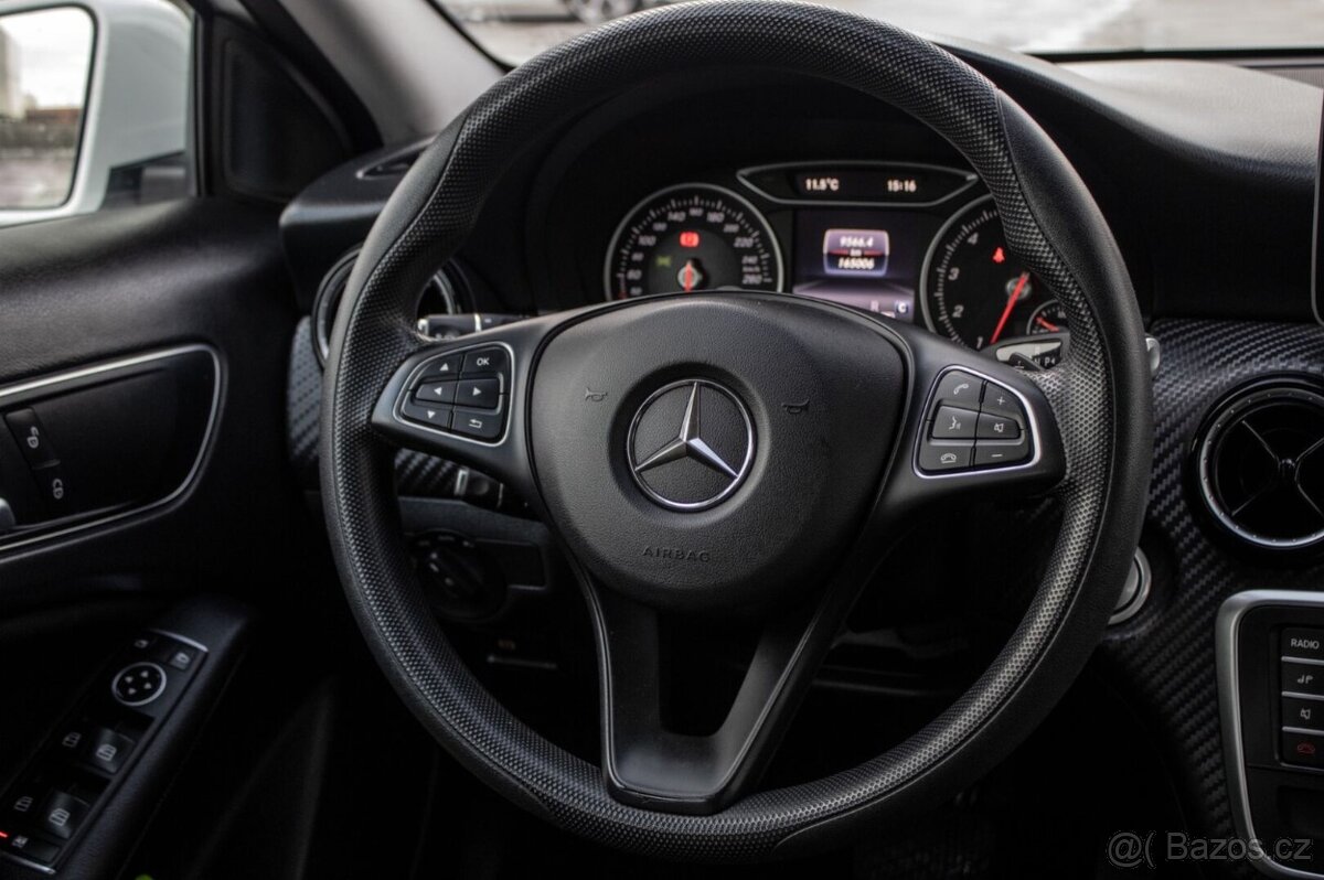 Mercedes-Benz GLA 180 A/T - 12
