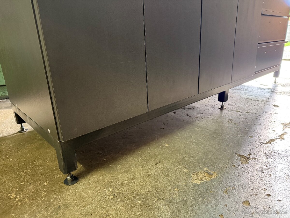 Dílenský stůl - 12