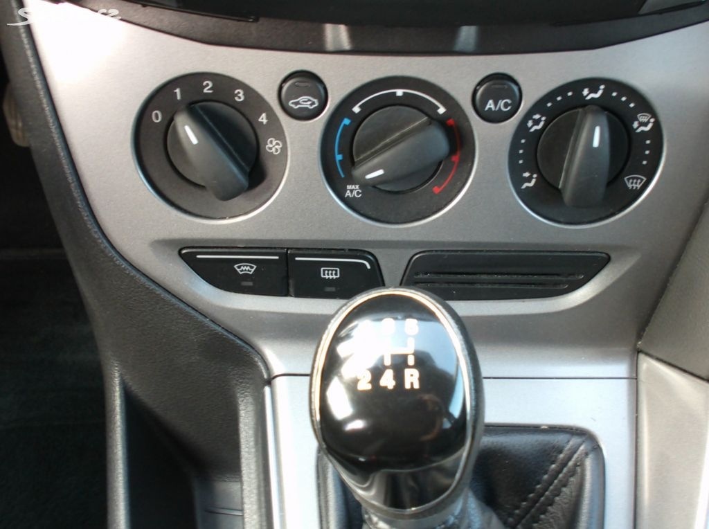 Ford Focus, 1,6 16V 92Kw bez turba,park.senzory,vyhř.sed. - 12