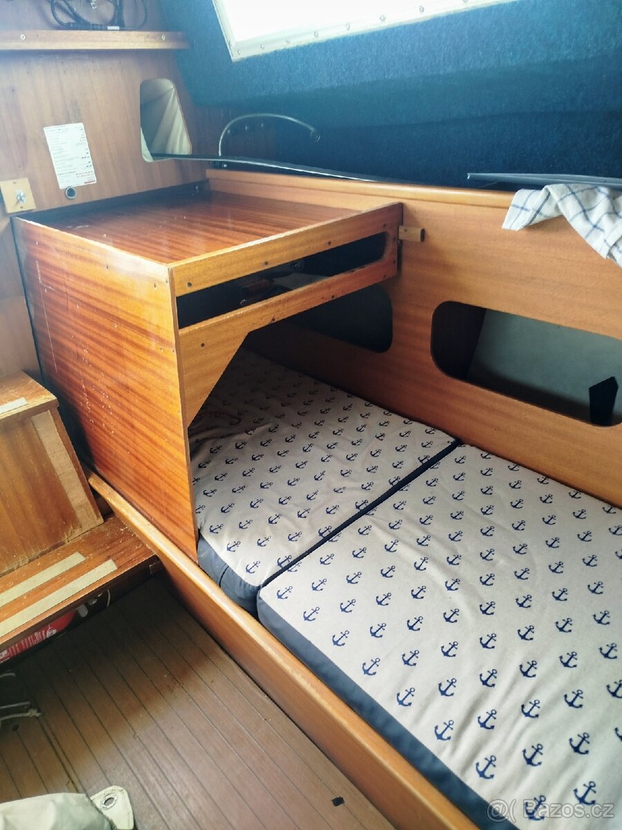 Plachetnice Jeanneau Sangria (7,6 m) - 12