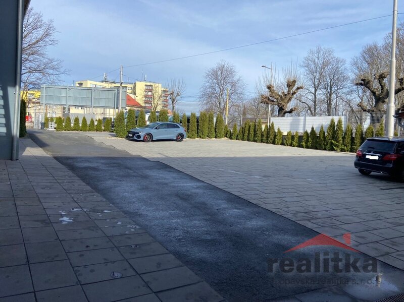 Prodej komerčního areálu s rodinným domem a halou v Opavě, u - 12