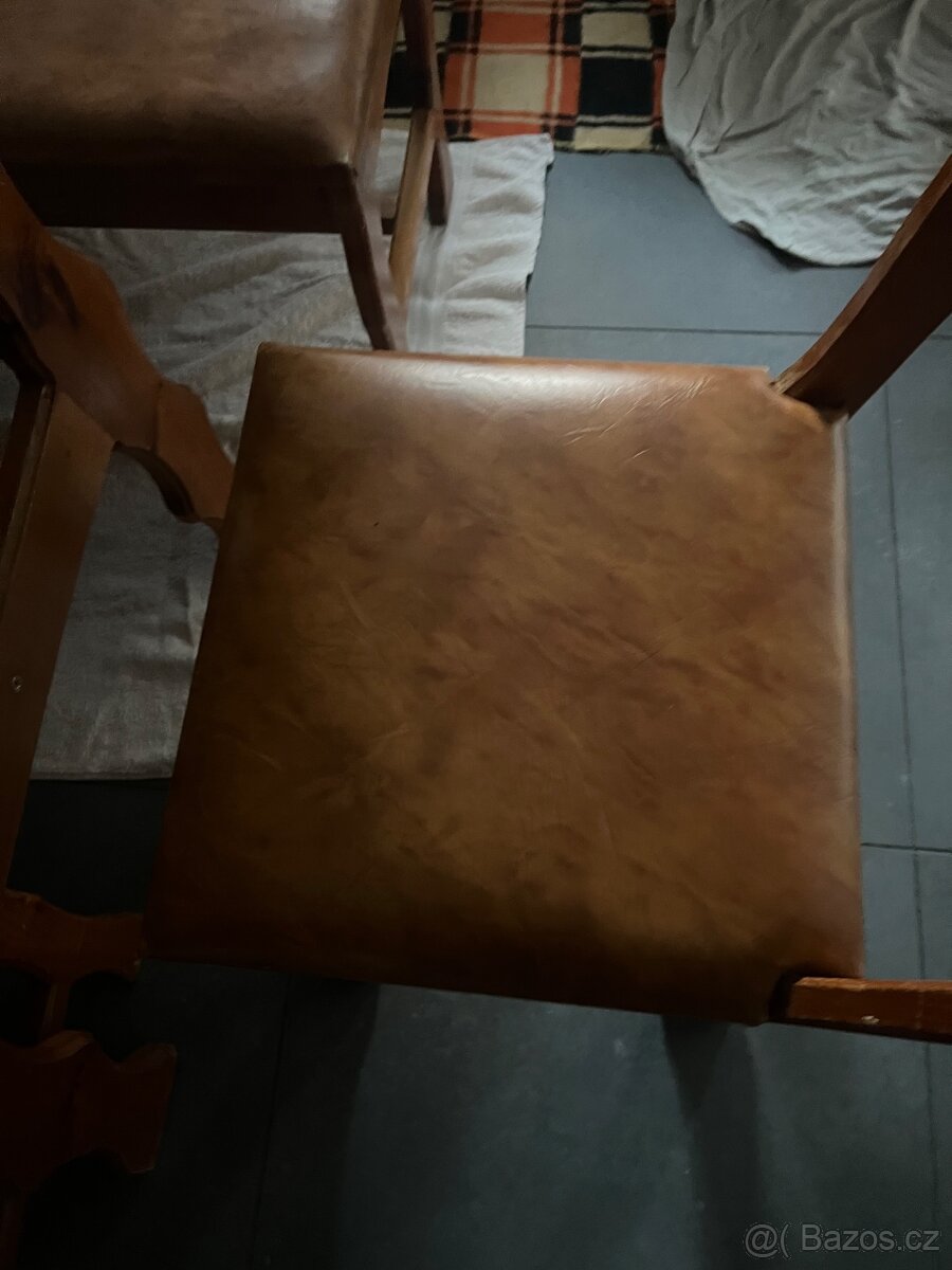 Nabízím dřevěnou jídelní soupravu masiv - 12