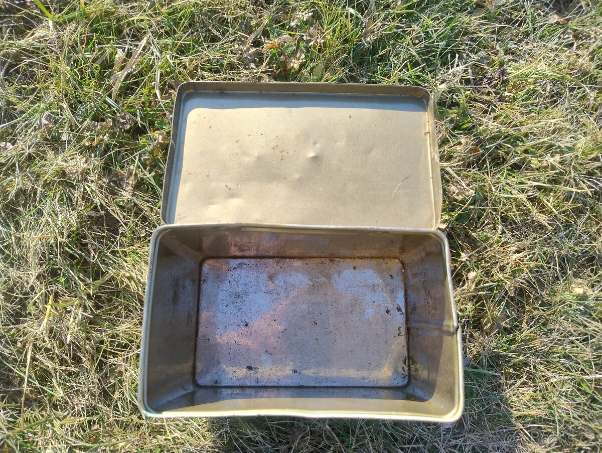 Staré plechové krabičky - 12