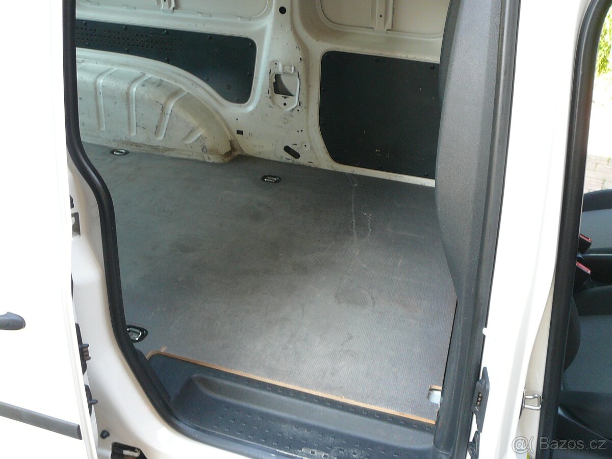 VW CADDY MAXI 2.0 TDI 110KW KLIMA PARKTRONIC ROZVODY 137tisK - 12