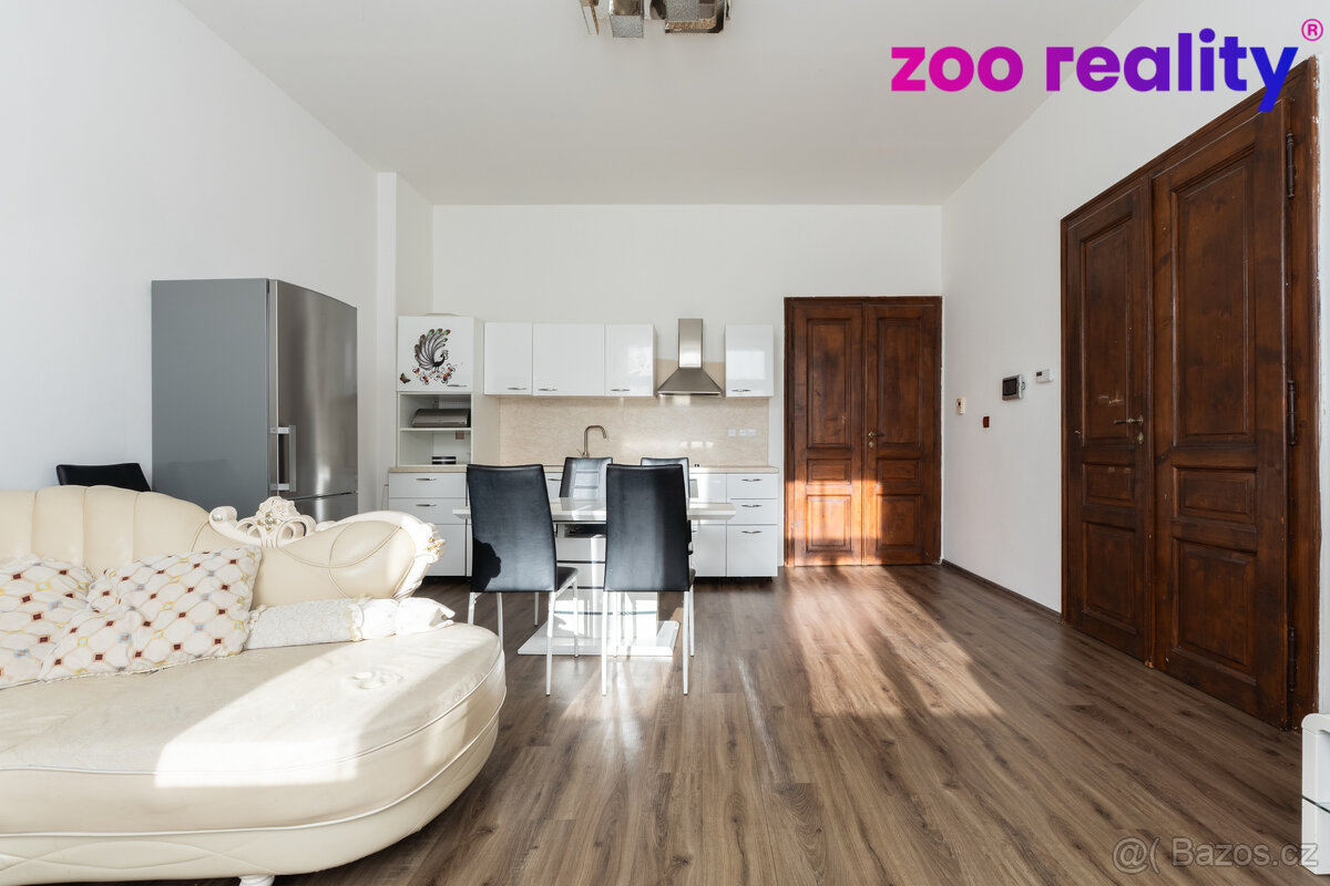 Prodej nadstandardní vily na velmi dobré adrese. - 12