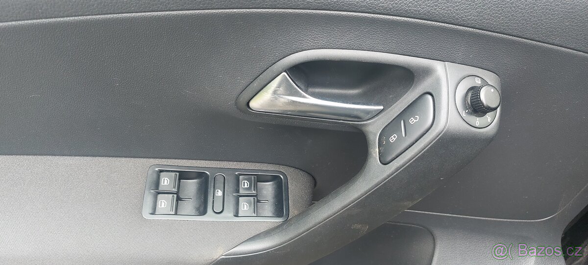 Volkswagen polo style 1.2i - 12