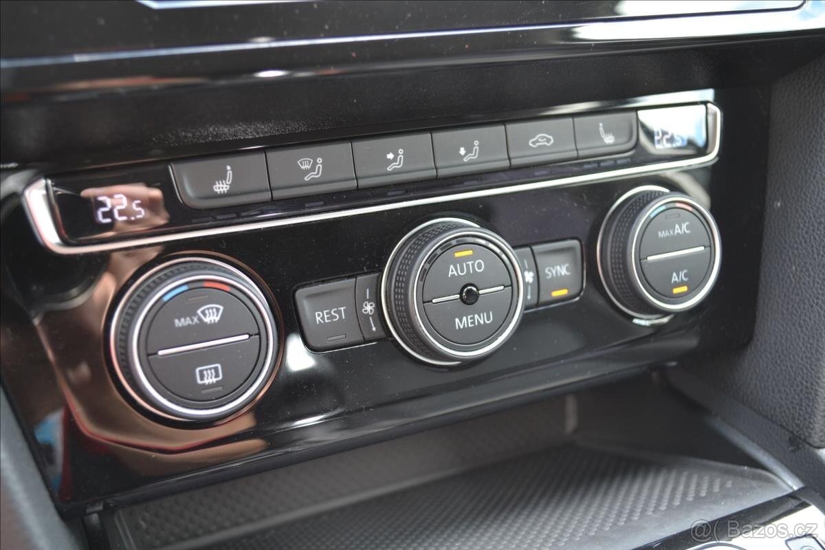 Volkswagen Passat 2.0 TDI DSG FULL LED ACC - 12