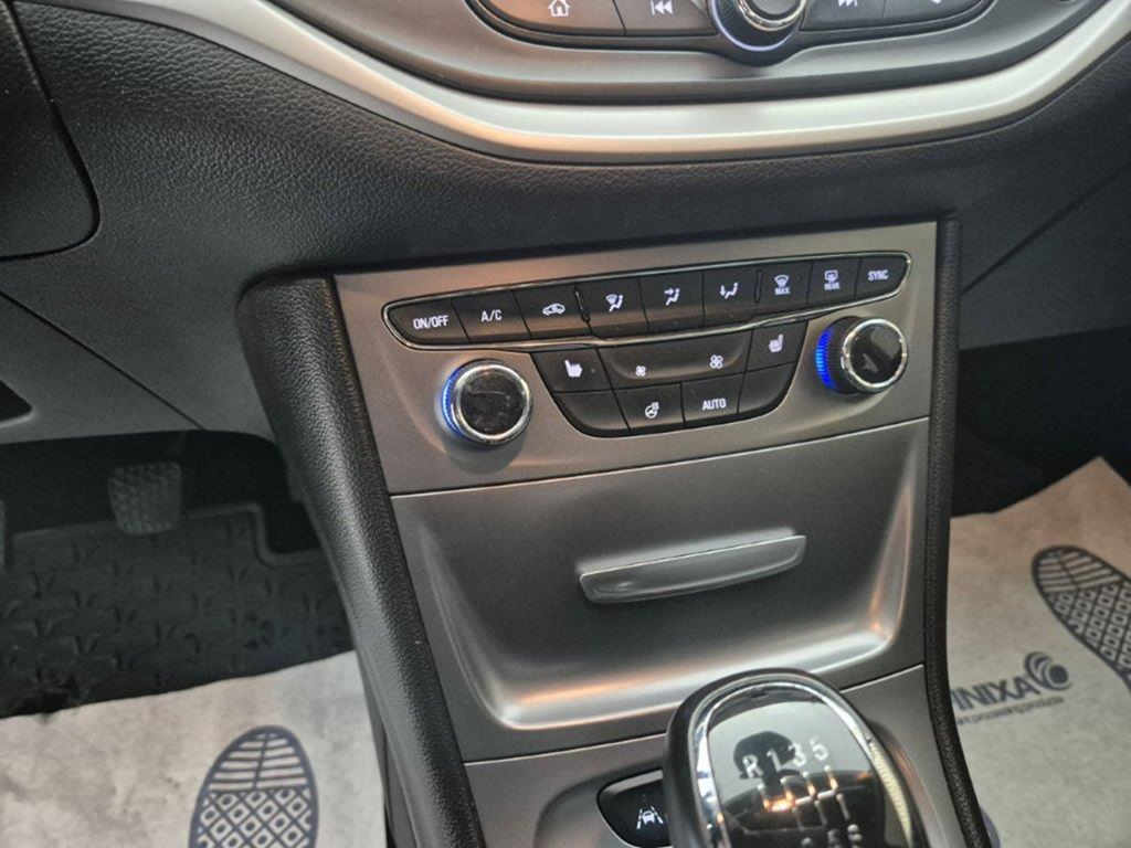 Opel Astra 1,6 CDTi 81kW Excite ST - 12